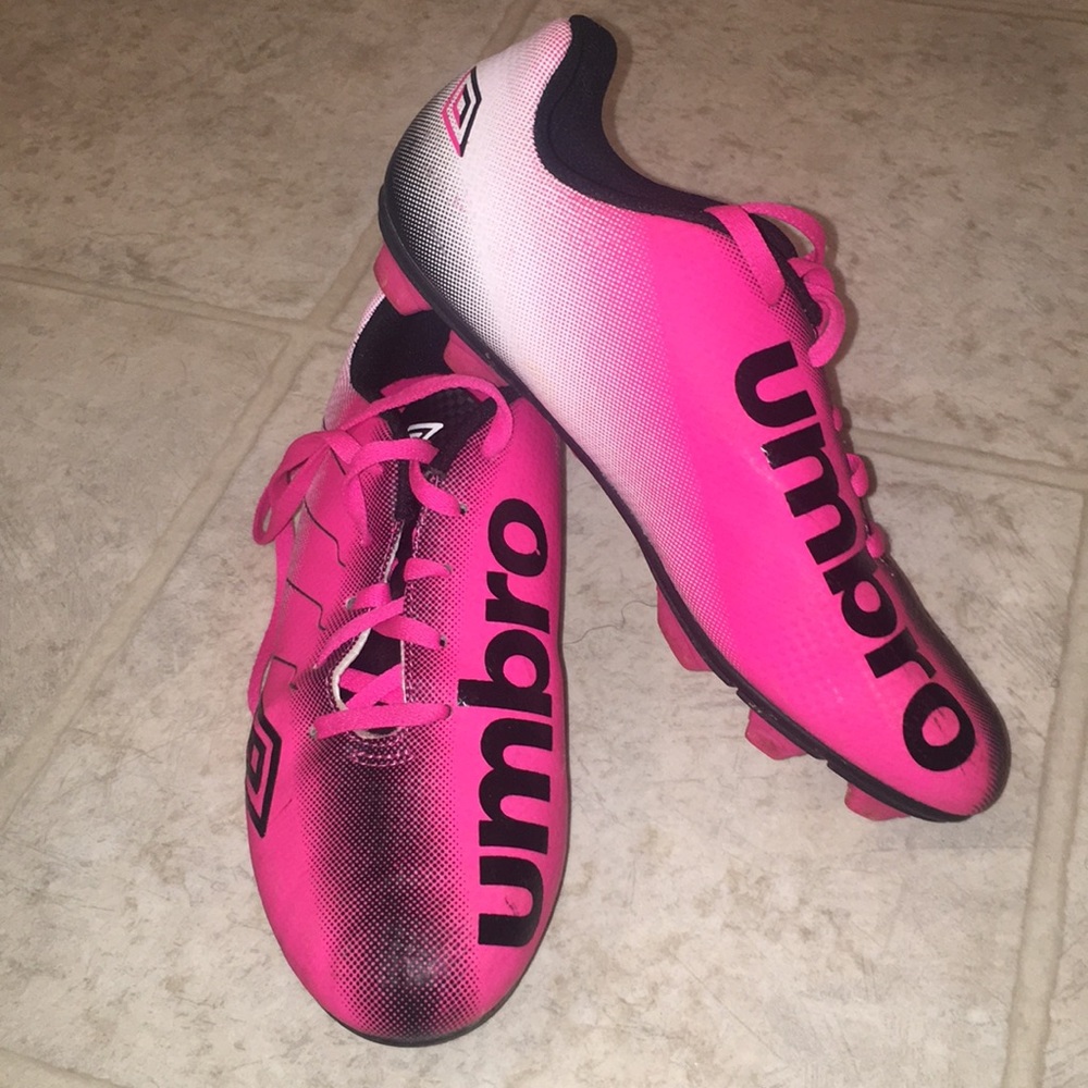 🔥 Umbro Finale Soccor/Football Cleats - pink